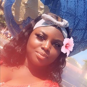 Meet your Posher, Sherifa